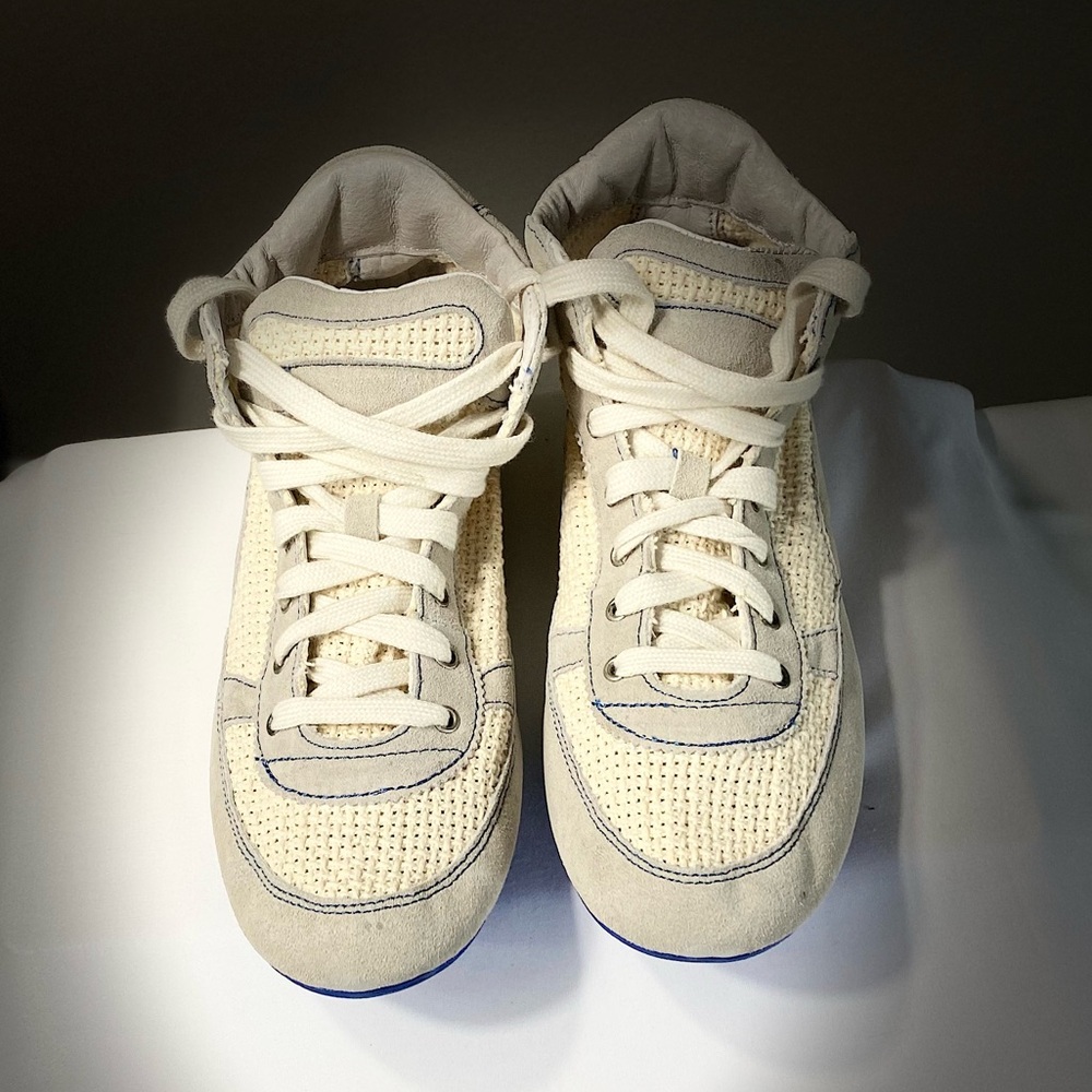 Women’s Volatile Kicks Boxer sneakers (New)